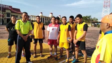 Tim Voly PWI Lakukan Sparing Partner Dengan Tim Voly Polres Rohil